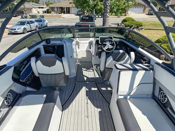 2001 25′ Yamaha Boats 252 SE