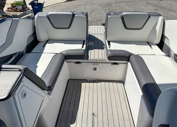 2001 25′ Yamaha Boats 252 SE