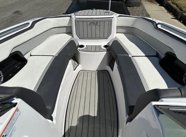 2001 25′ Yamaha Boats 252 SE