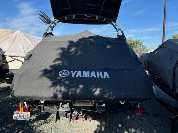 2001 25′ Yamaha Boats 252 SE