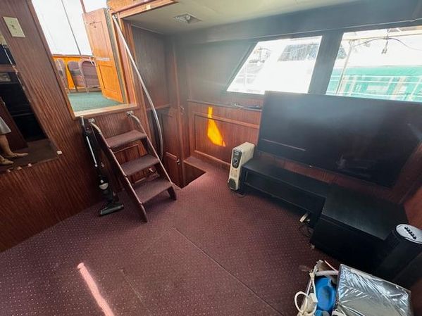 1979 43′  Hatteras 43 Double Cabin