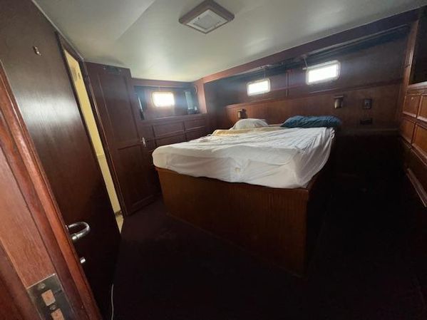1979 43′  Hatteras 43 Double Cabin