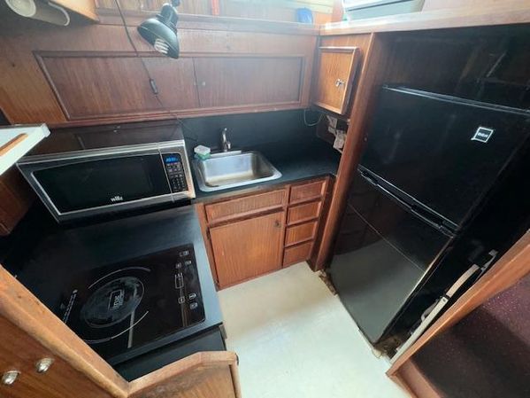 1979 43′  Hatteras 43 Double Cabin