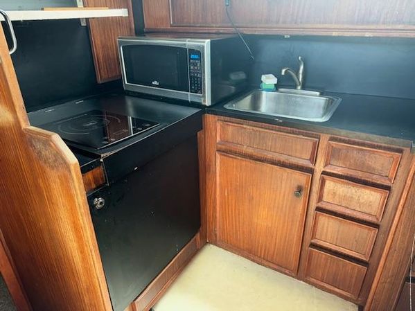 1979 43′  Hatteras 43 Double Cabin