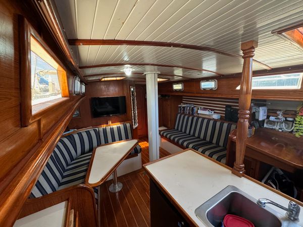 1989 45′ Custom Sea Maid