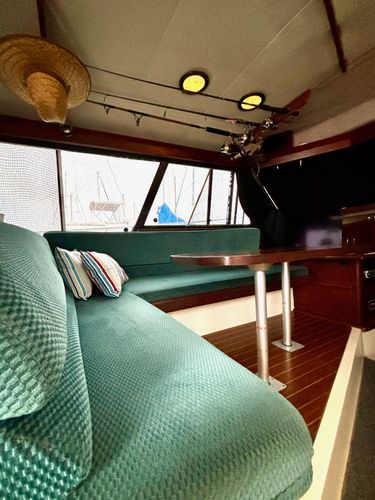 1991 32′ Bayliner 3288 Motoryacht