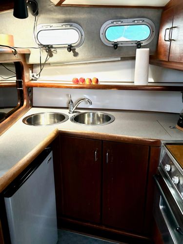 1991 32′ Bayliner 3288 Motoryacht