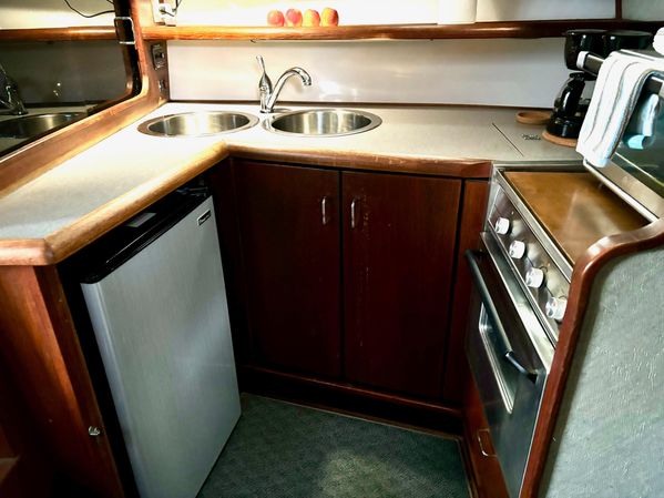 1991 32′ Bayliner 3288 Motoryacht