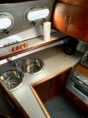 1991 32′ Bayliner 3288 Motoryacht