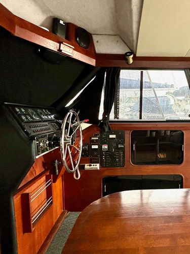 1991 32′ Bayliner 3288 Motoryacht