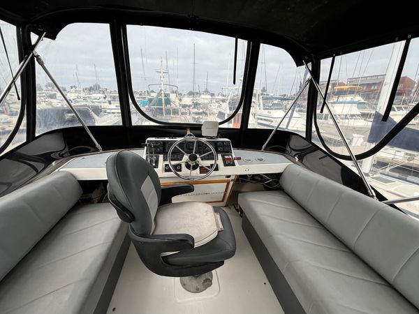 1991 32′ Bayliner 3288 Motoryacht