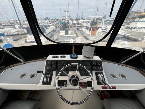 1991 32′ Bayliner 3288 Motoryacht