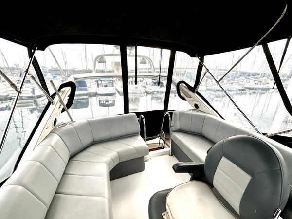 1991 32′ Bayliner 3288 Motoryacht