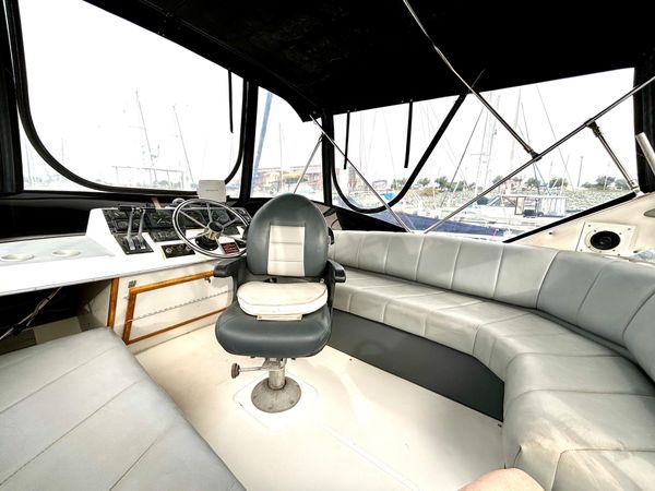 1991 32′ Bayliner 3288 Motoryacht