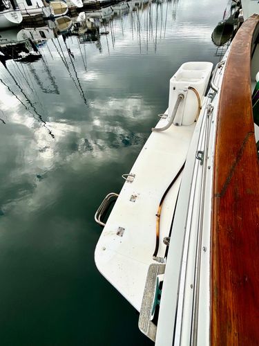 1991 32′ Bayliner 3288 Motoryacht