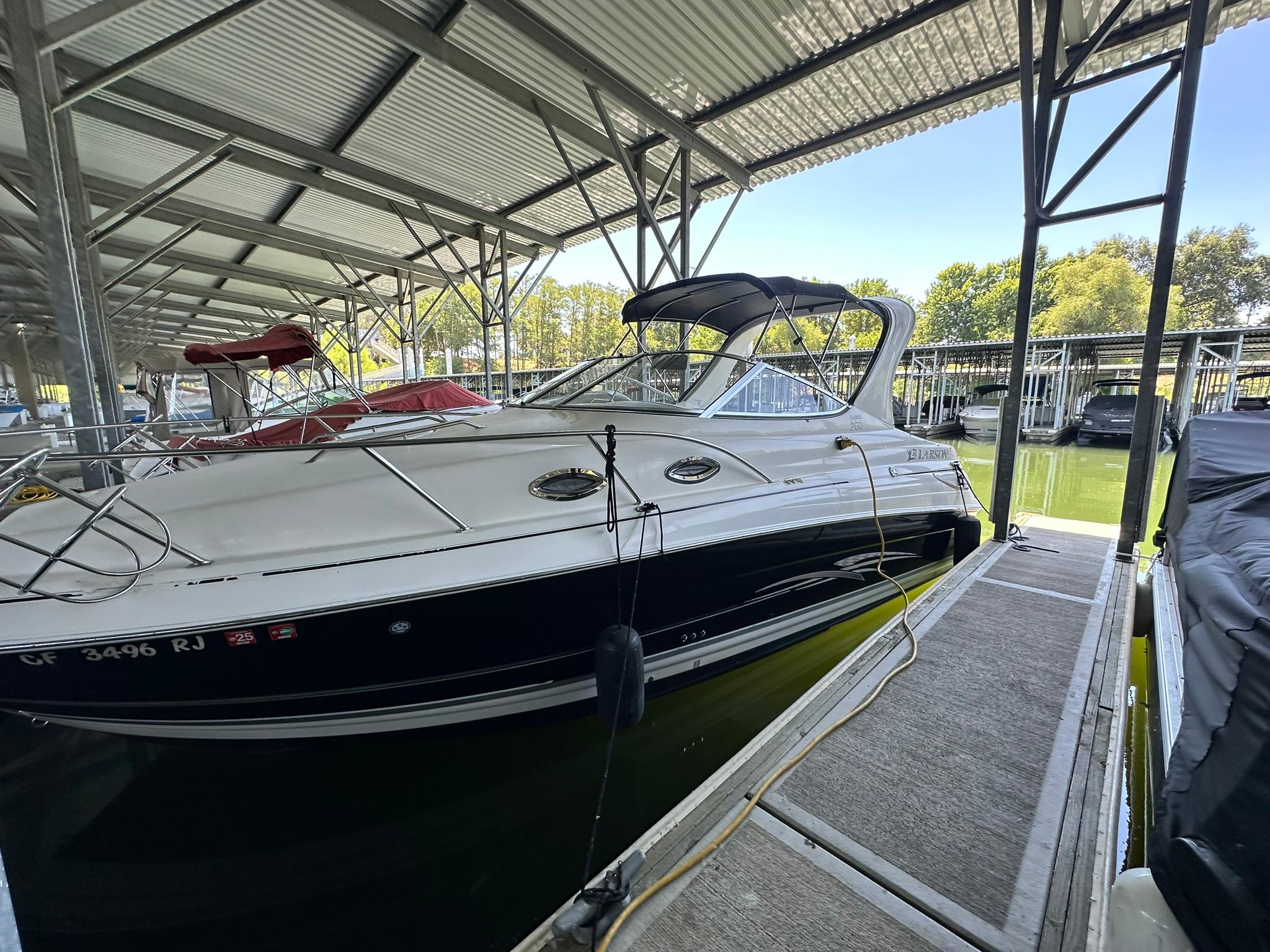 2008 26′ Larson Cabrio 260
