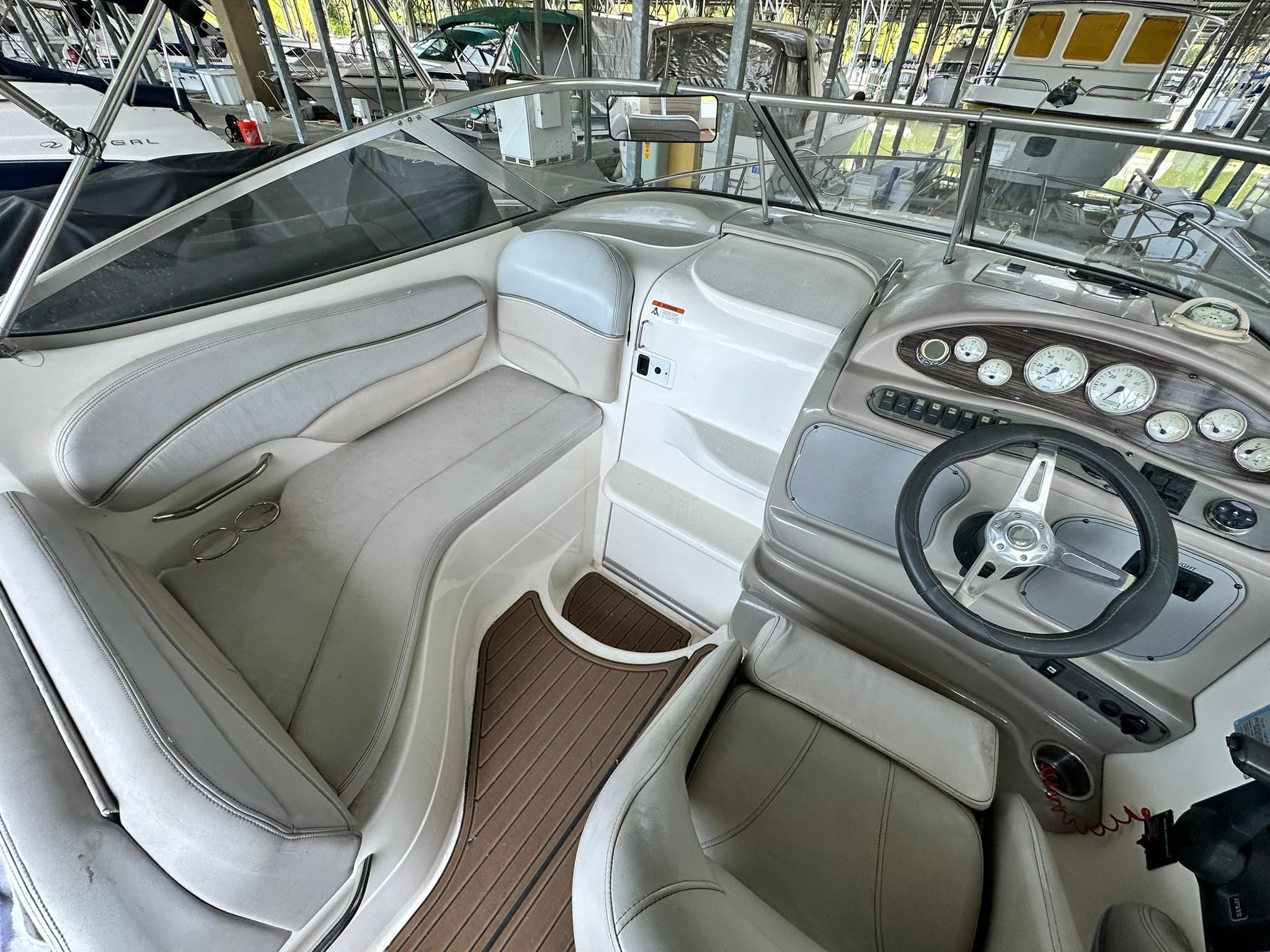 2008 26′ Larson Cabrio 260