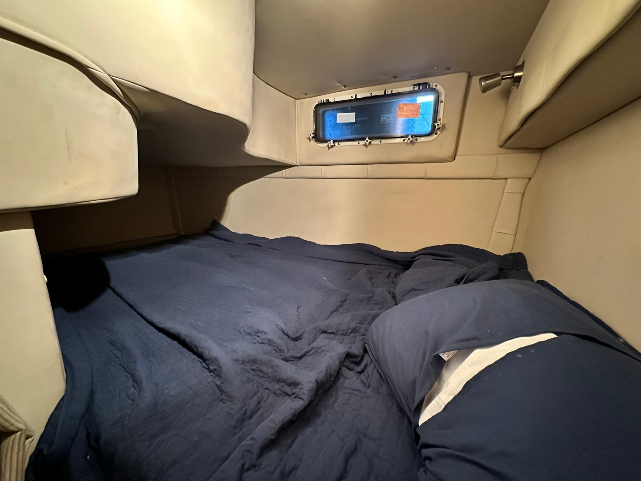 2008 26′ Larson Cabrio 260