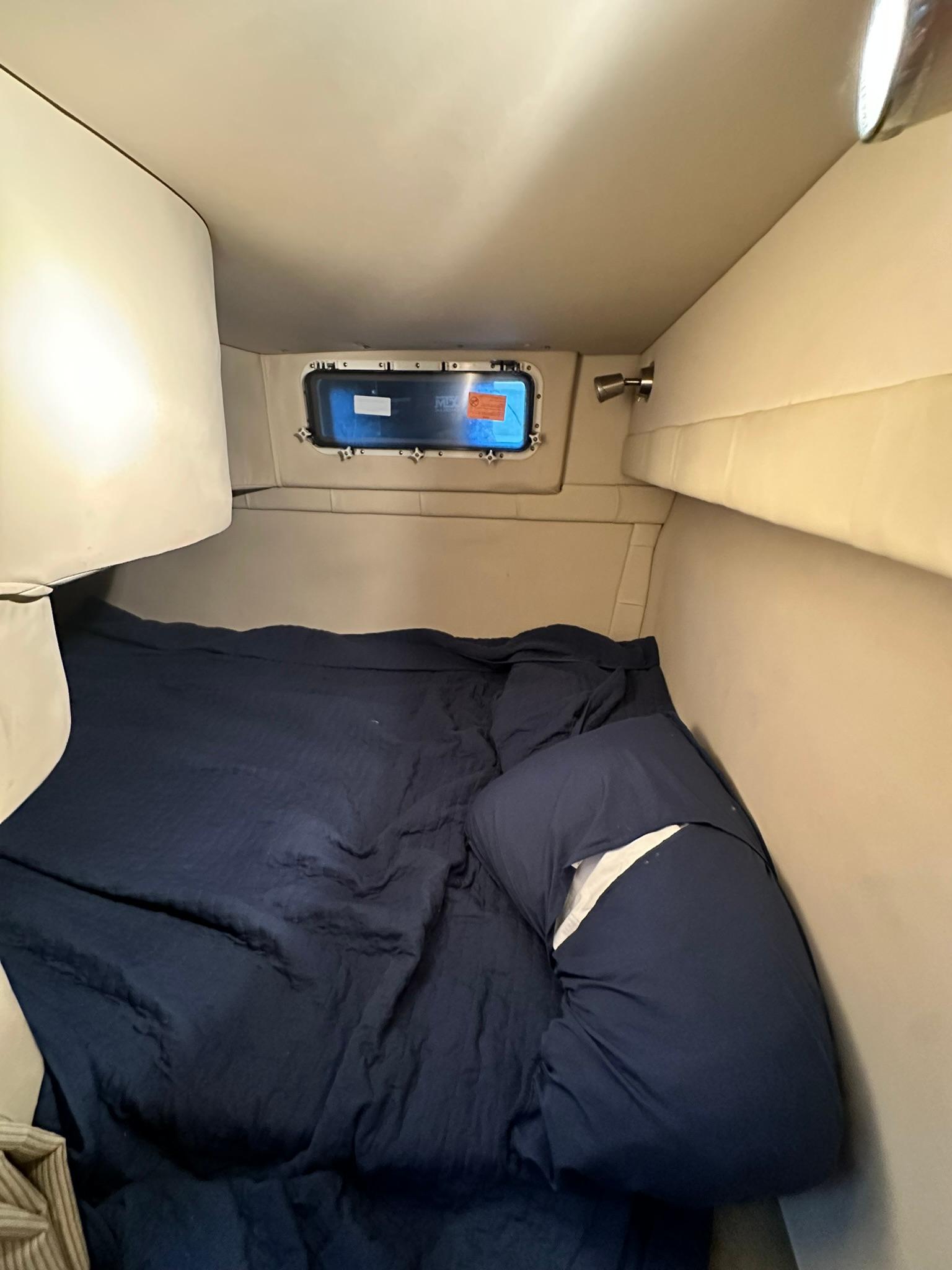 2008 26′ Larson Cabrio 260