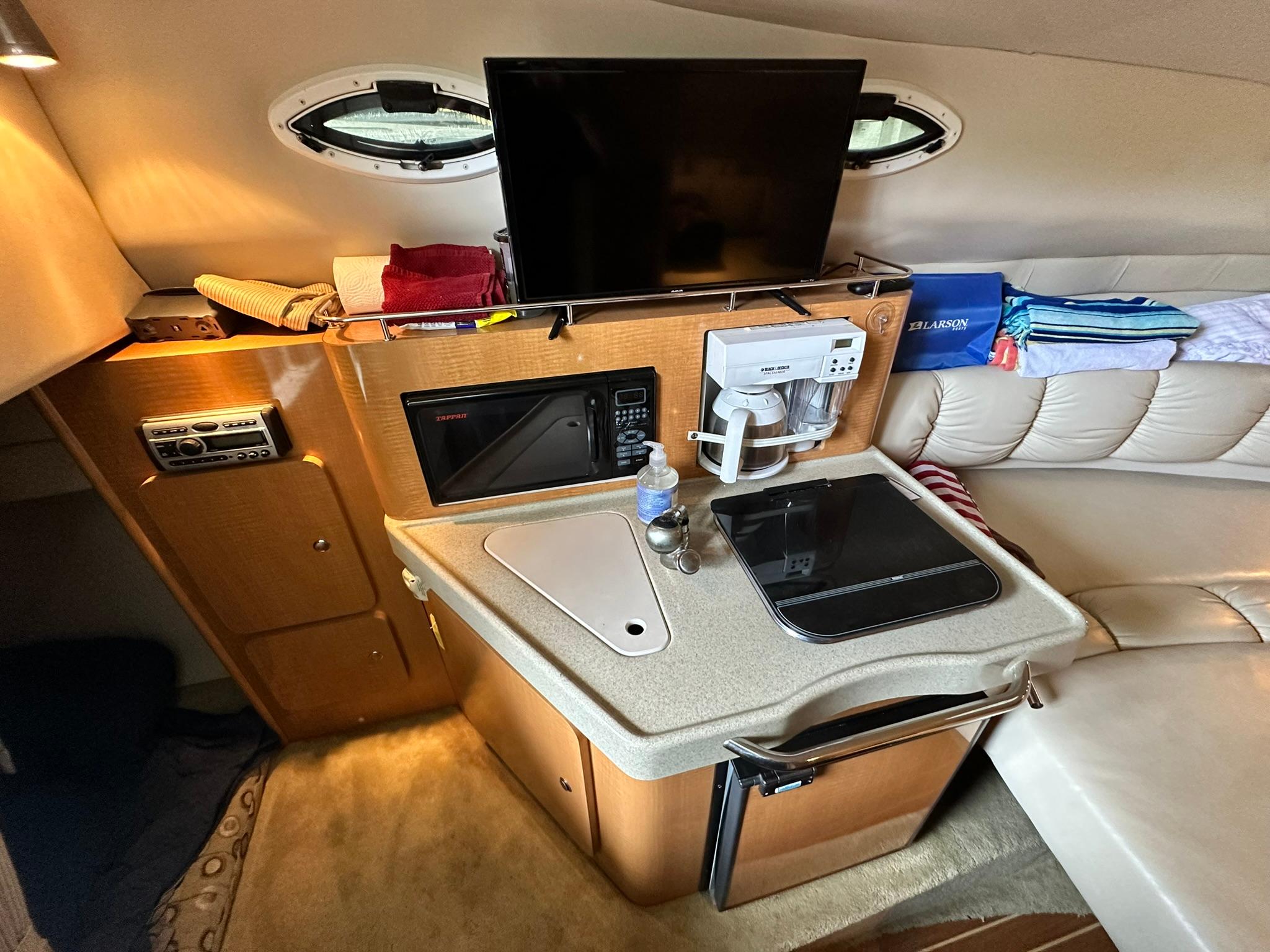 2008 26′ Larson Cabrio 260