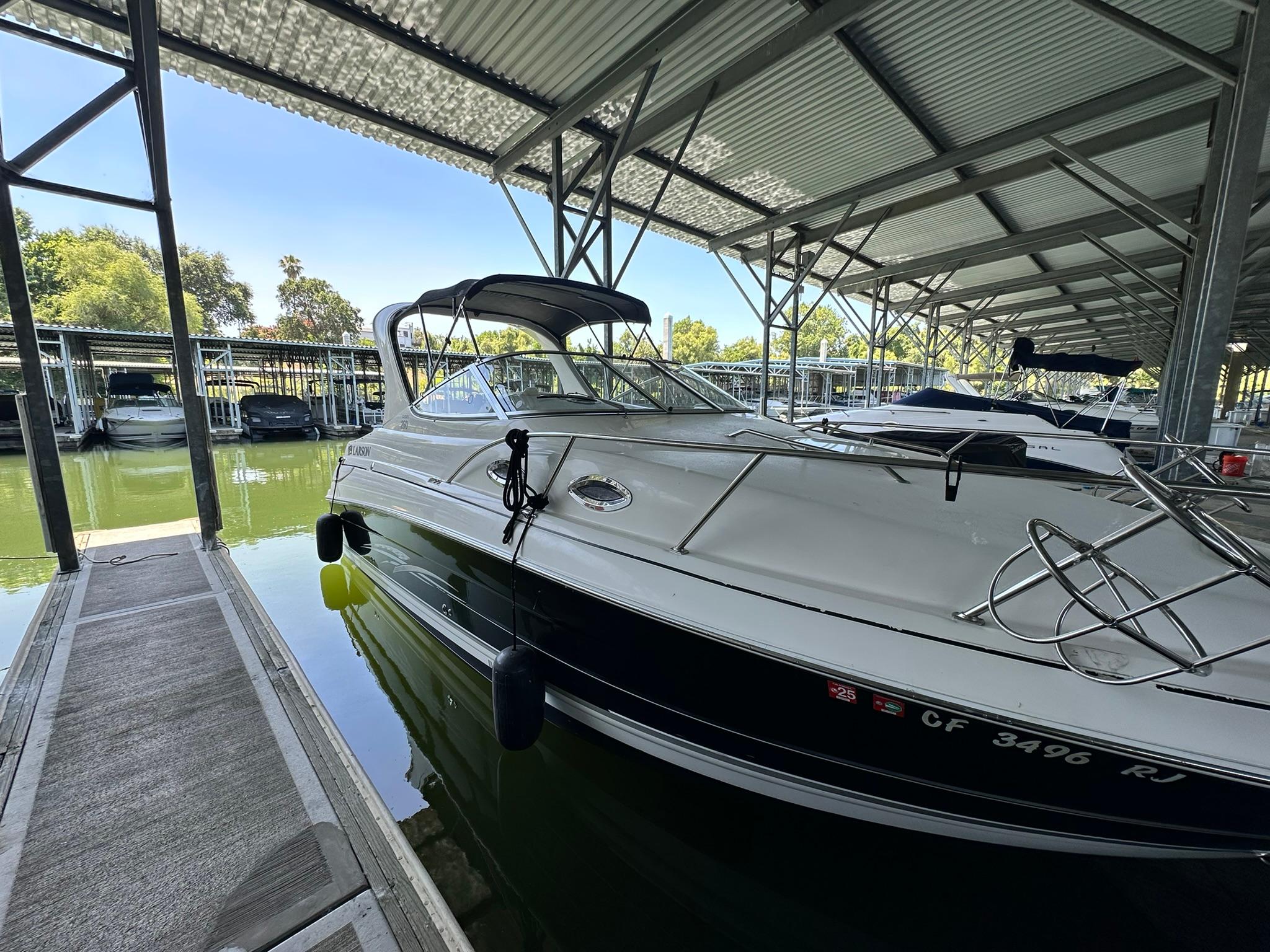 2008 26′ Larson Cabrio 260