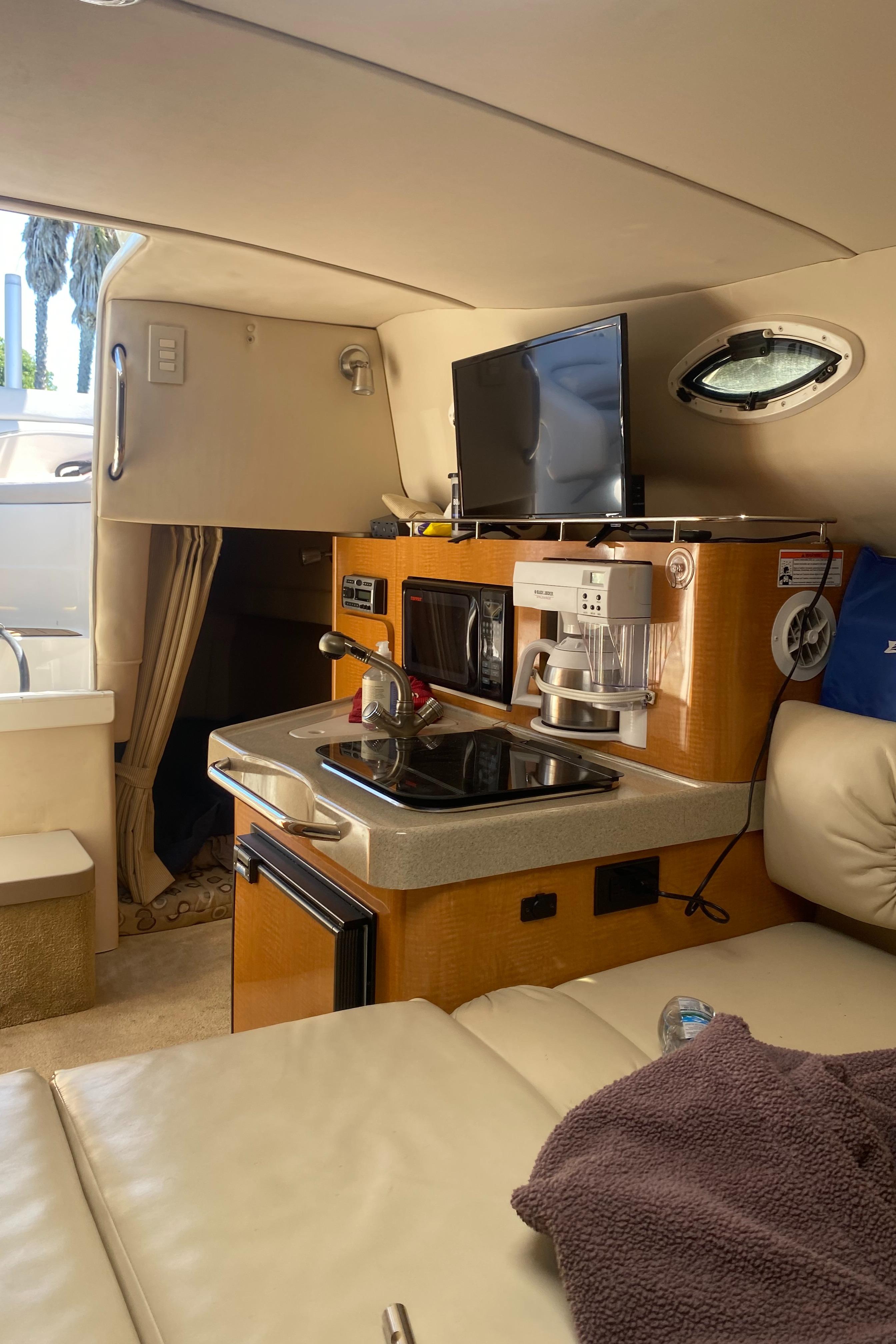 2008 26′ Larson Cabrio 260