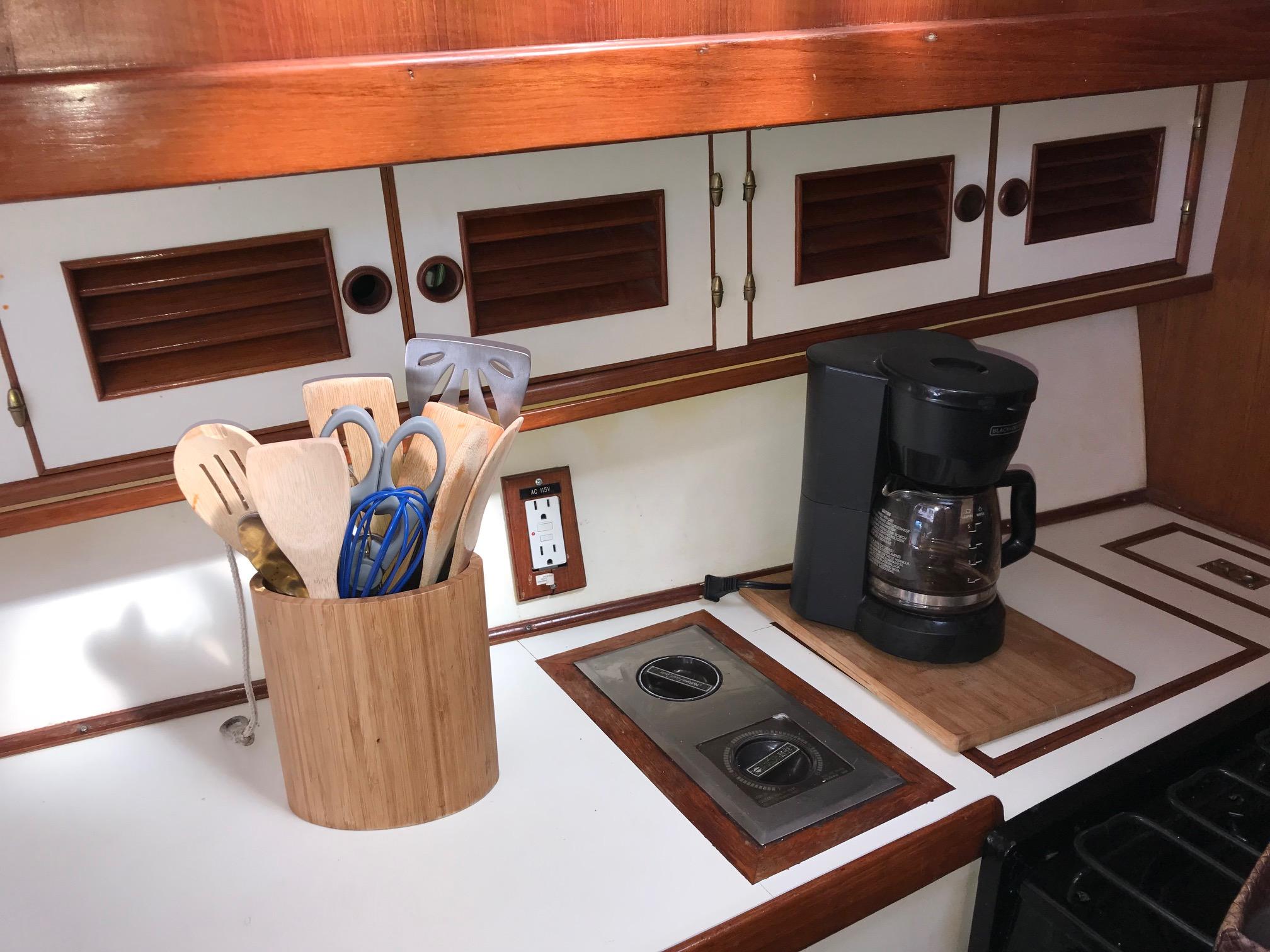 1985 48′  Offshore Yachts Yachtfisher