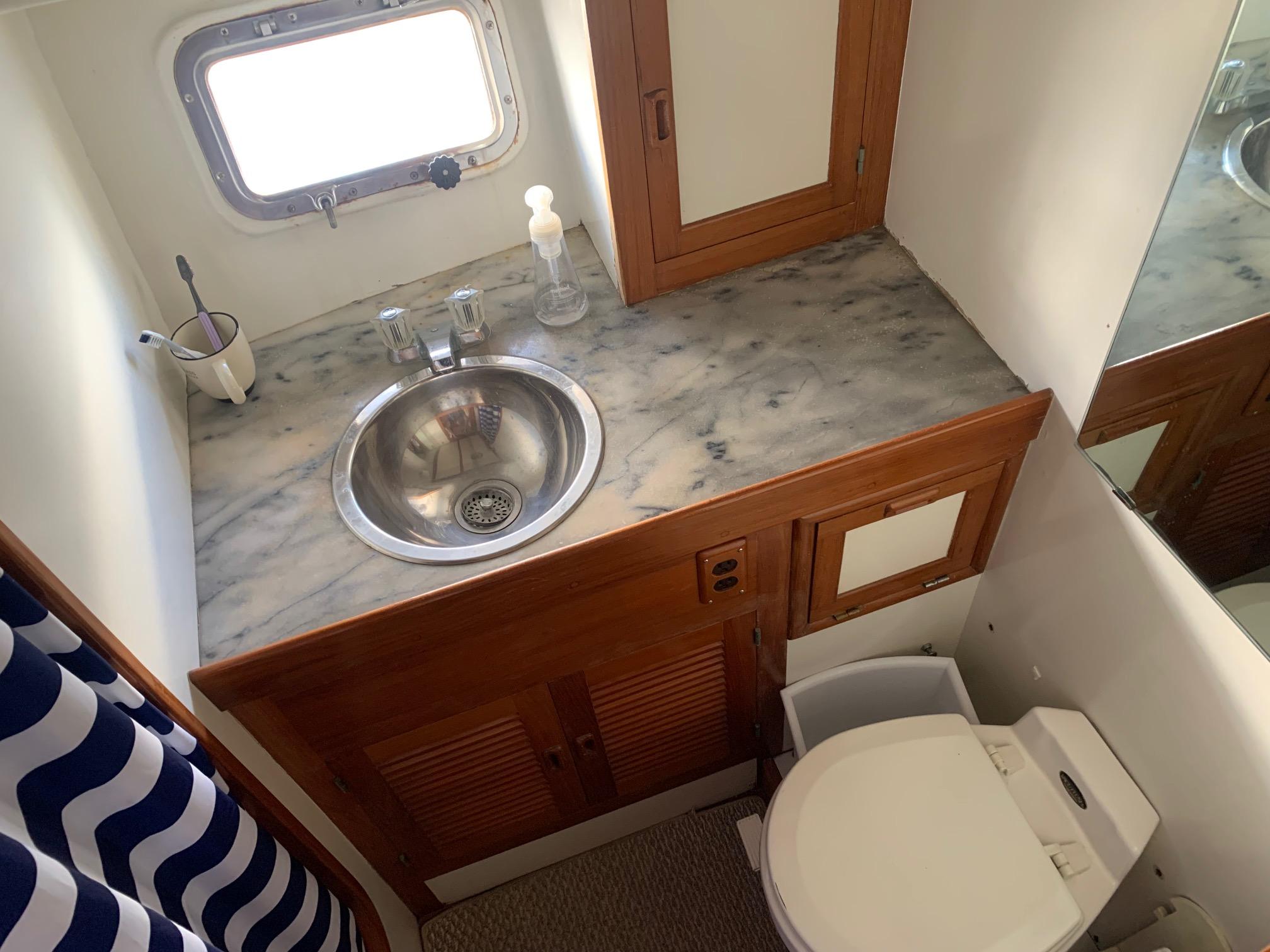 1985 37′ Ventura Sport Fisher