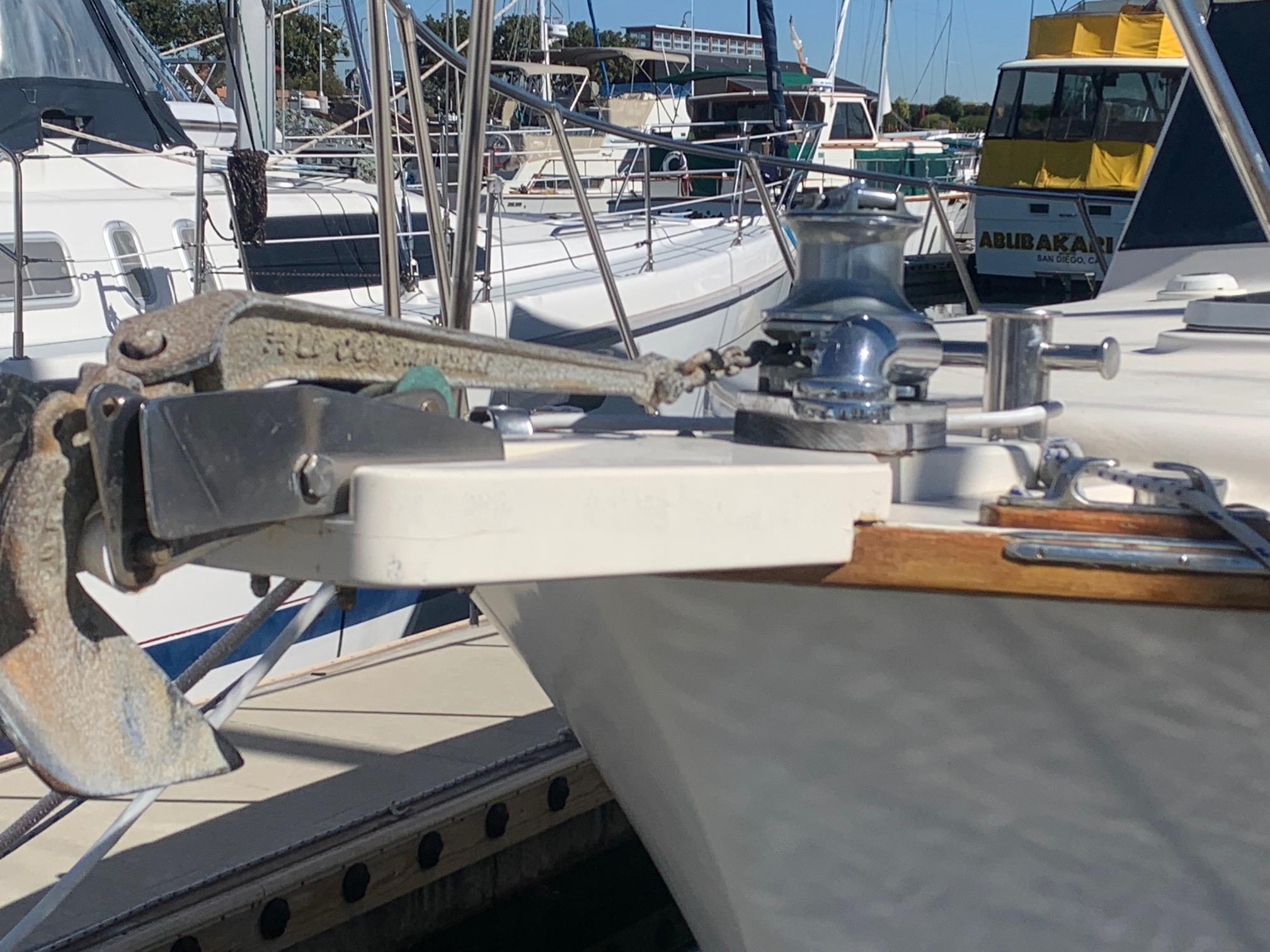 1985 37′ Ventura Sport Fisher