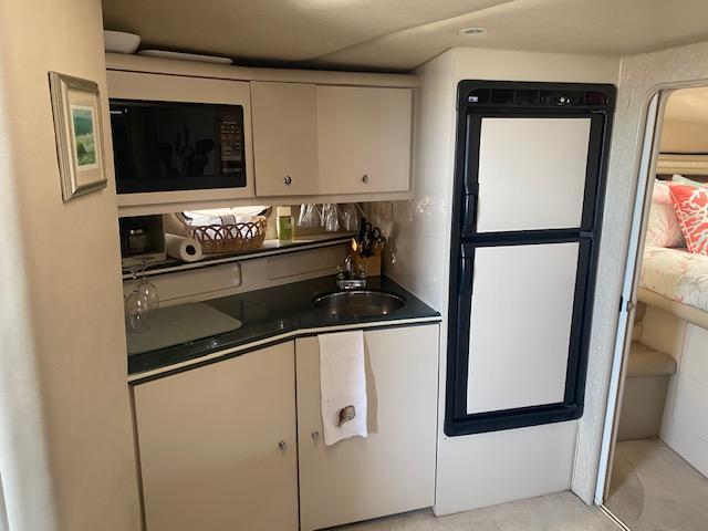 1995 40′ Regal 402 Commodore