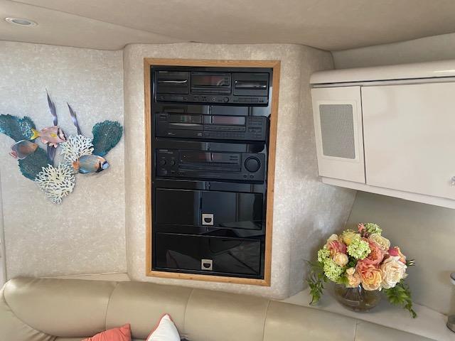 1995 40′ Regal 402 Commodore