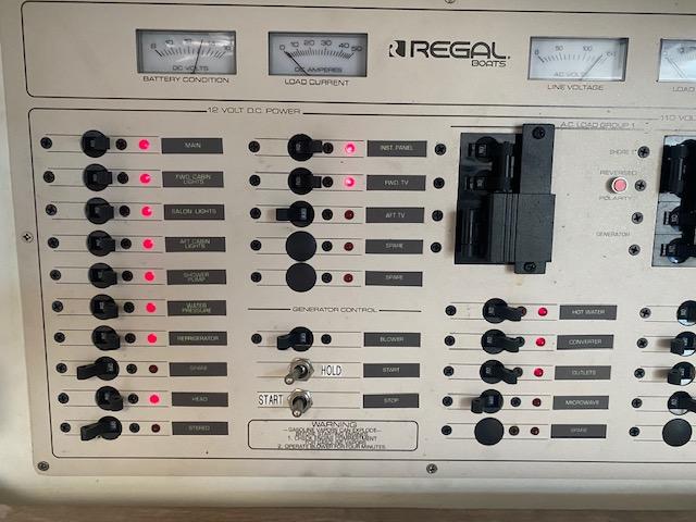 1995 40′ Regal 402 Commodore