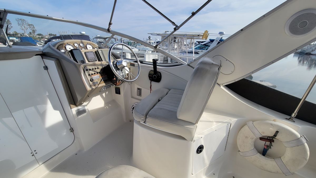 2001 Bayliner 2855 Ciera Express Cruiser w Trailer– Your Dream Boat is for Sale!