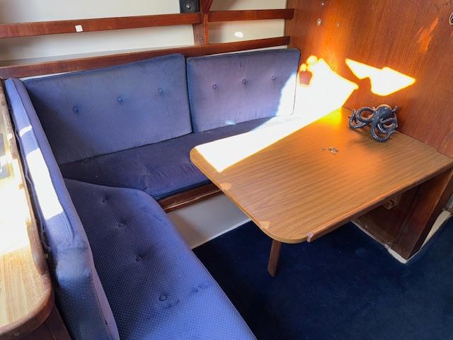 1984 30′ Catalina 30