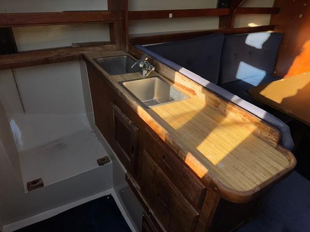 1984 30′ Catalina 30