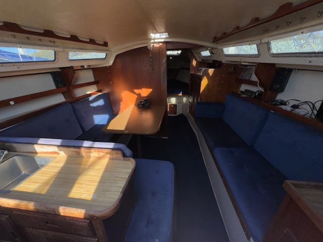 1984 30′ Catalina 30