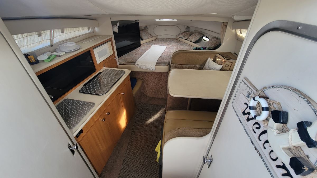 2001 Bayliner 2855 Ciera Express Cruiser w Trailer– Your Dream Boat is for Sale!