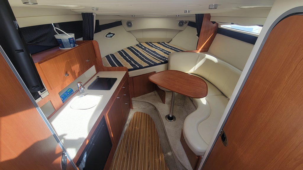 2010 30′ Bayliner 315 Express Cruiser