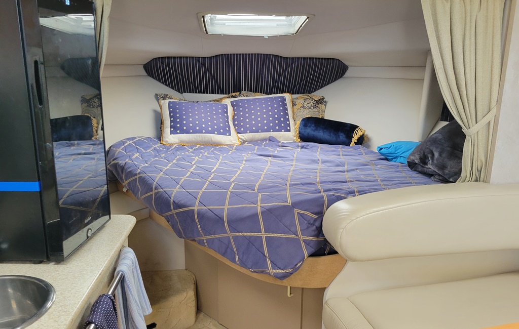 2003 31′ Formula PC Express Cruiser