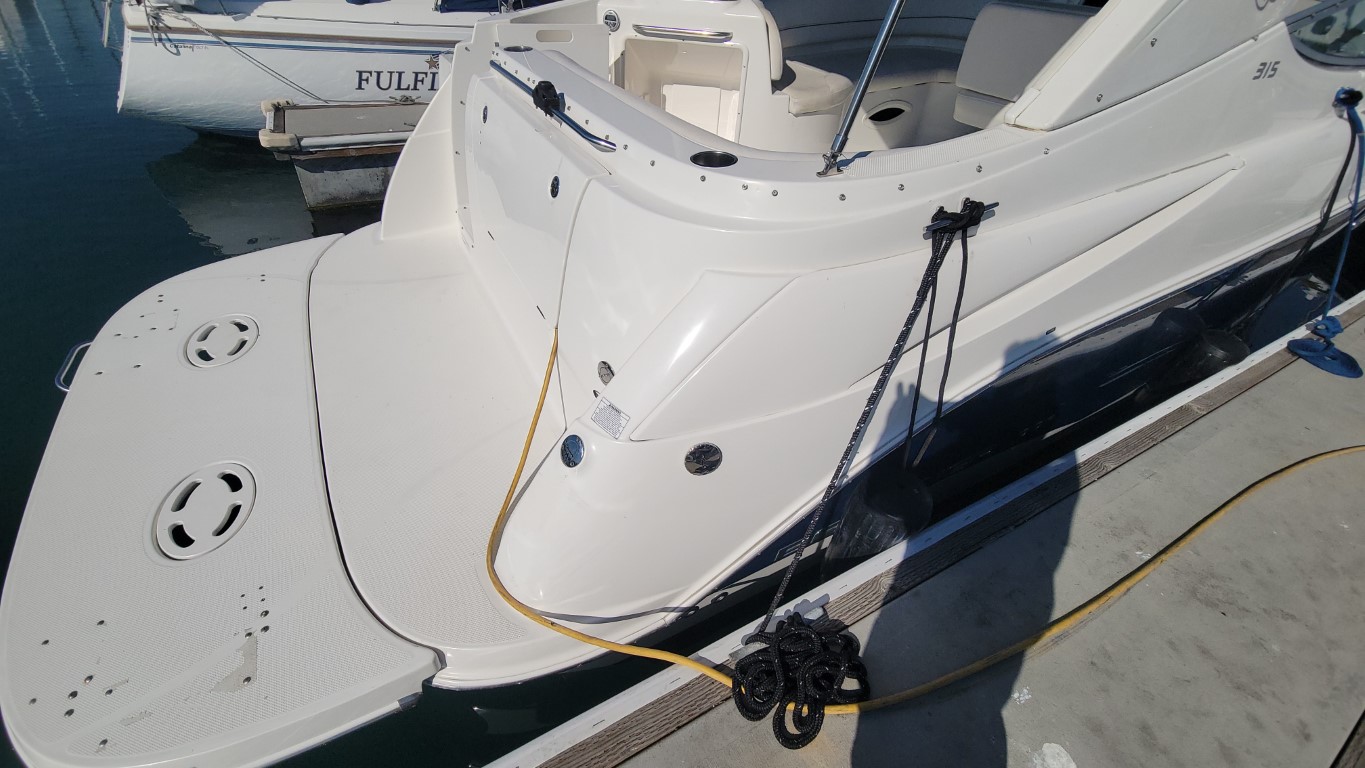 2010 30′ Bayliner 315 Express Cruiser
