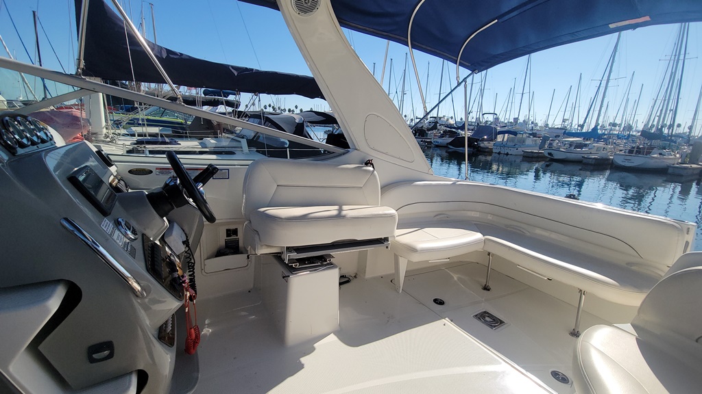 2010 30′ Bayliner 315 Express Cruiser