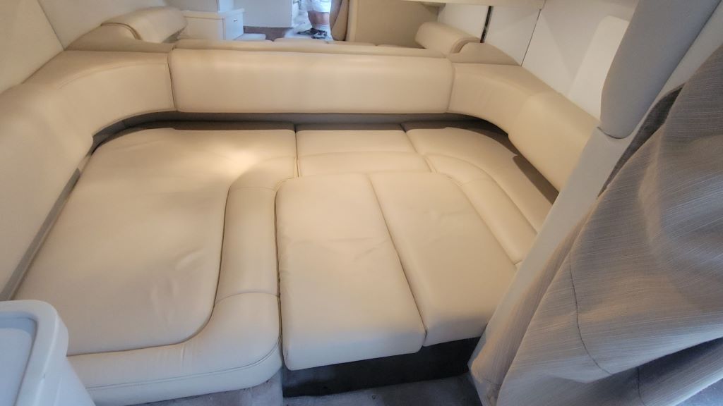 2003 31′ Formula PC Express Cruiser