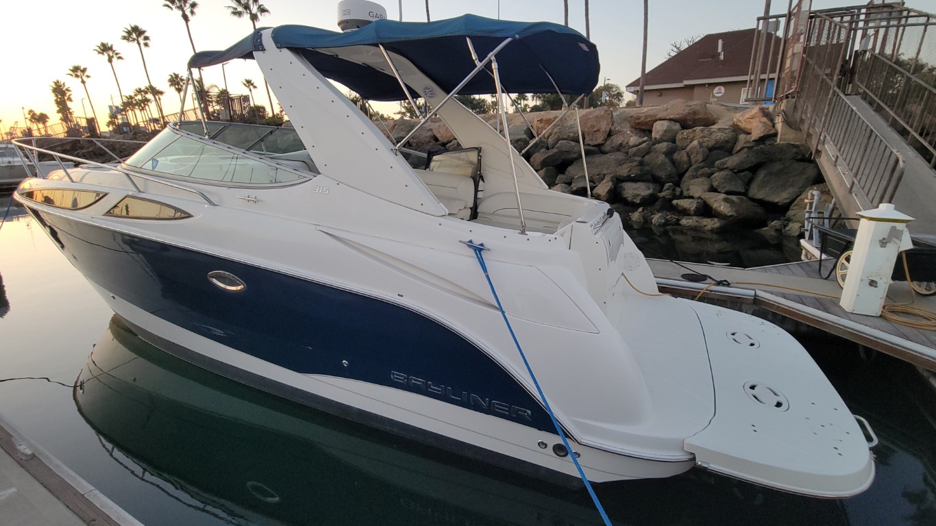 2010 30′ Bayliner 315 Express Cruiser
