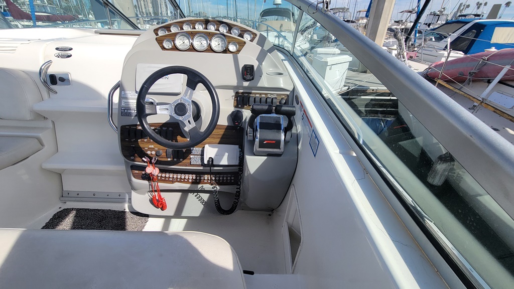 2010 30′ Bayliner 315 Express Cruiser