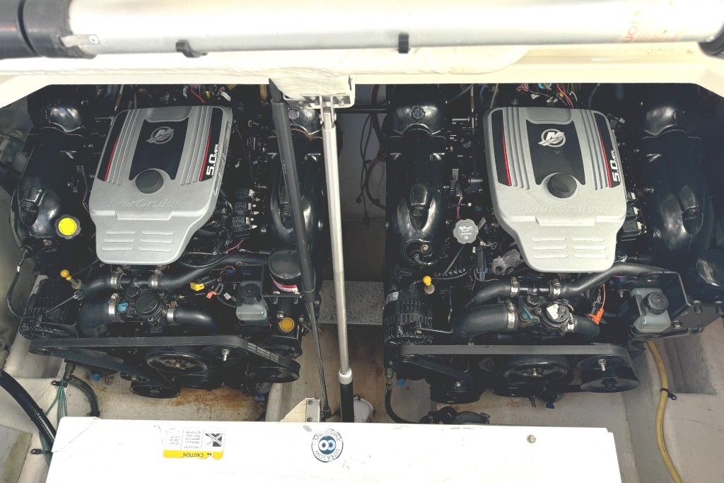 2010 30′ Bayliner 315 Express Cruiser