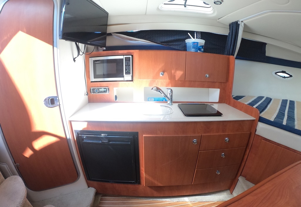 2010 30′ Bayliner 315 Express Cruiser