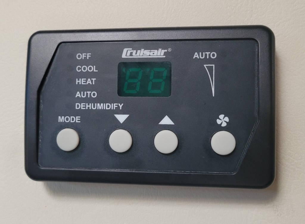 2010 30′ Bayliner 315 Express Cruiser