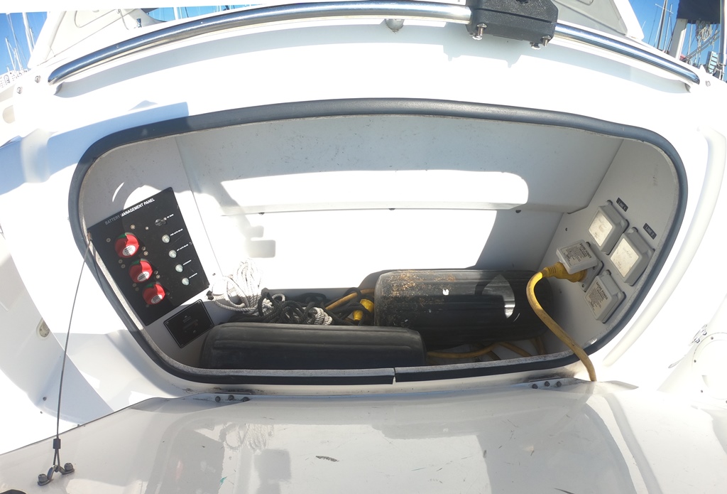 2010 30′ Bayliner 315 Express Cruiser