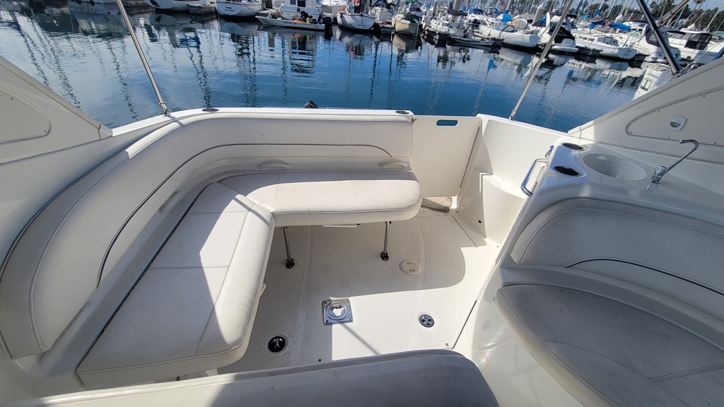 2010 30′ Bayliner 315 Express Cruiser