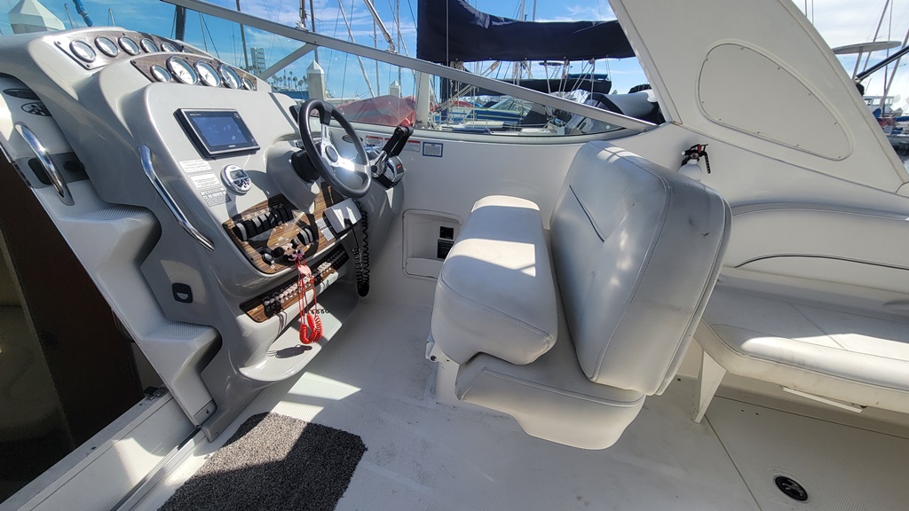 2010 30′ Bayliner 315 Express Cruiser